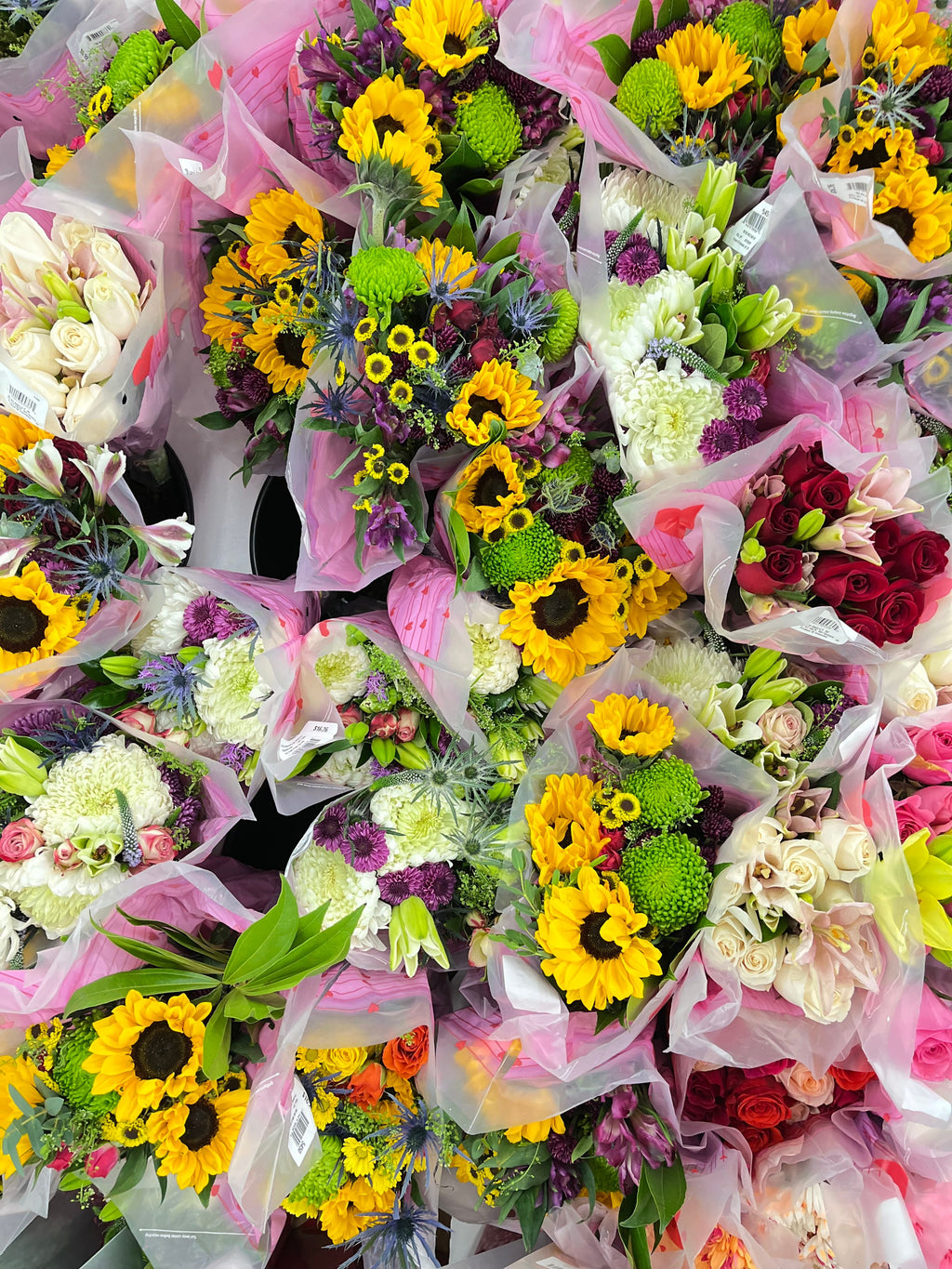 Designer’s Choice Cut Flower Bouquet - Vase NOT Included