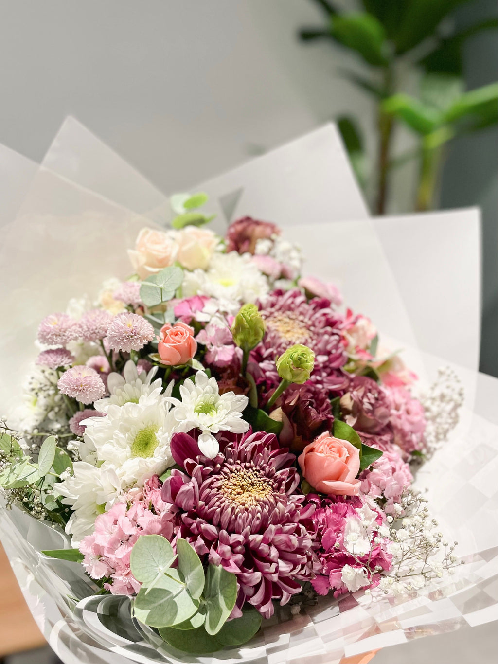 Designer’s Choice Cut Flower Bouquet – Deluxe - Vase NOT Included